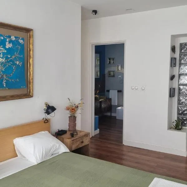The Coolest Place near the airport!, hotel em Lisboa
