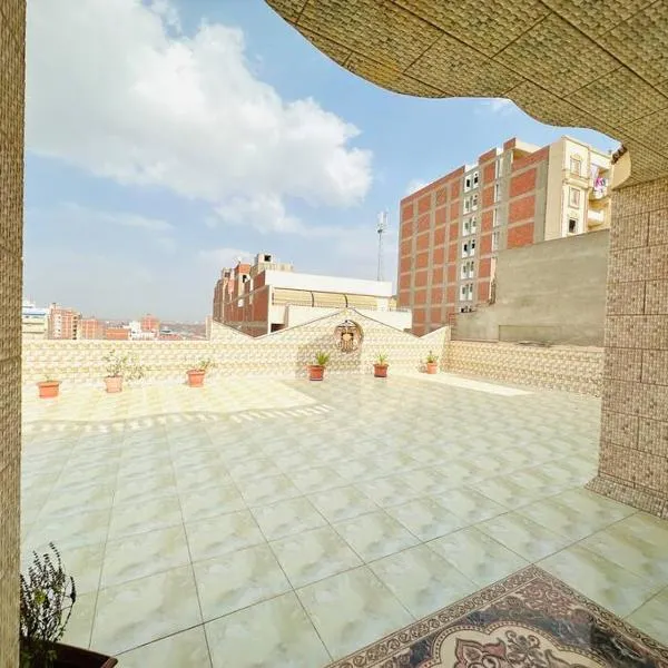 Luxury 5 star apartment with rooftop, security, hotel en Maḩallat al Burj