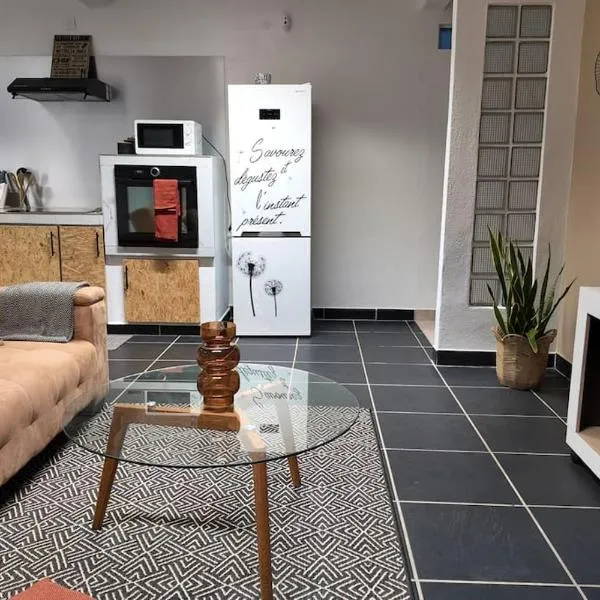 T3 meublé avec parking et jardin, hôtel à Matoury