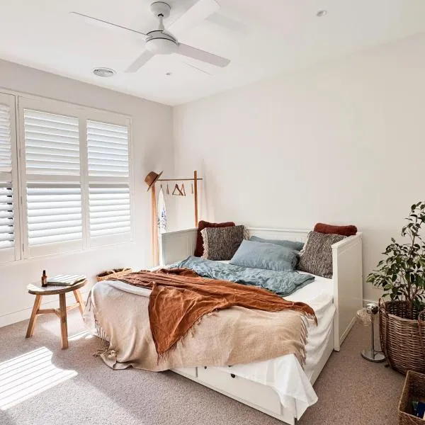 Escape to a Stylish Retreat House in Parkdale、Parkdaleのホテル