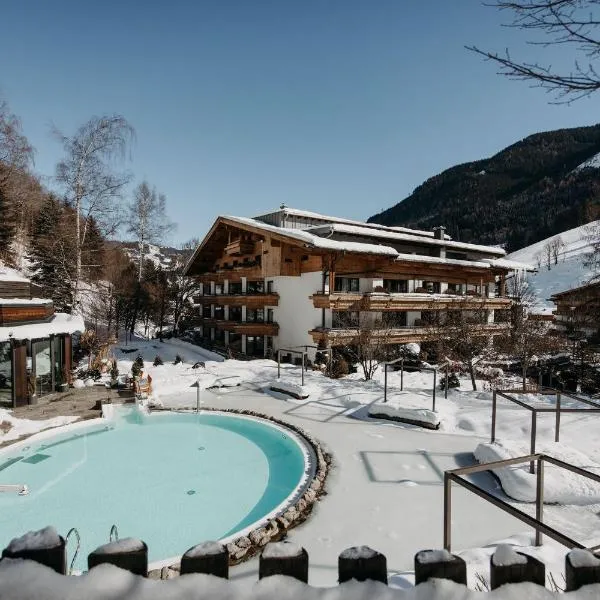 Familien- & Gartenhotel Theresia 4-Sterne Superior, hotel en Saalbach Hinterglemm