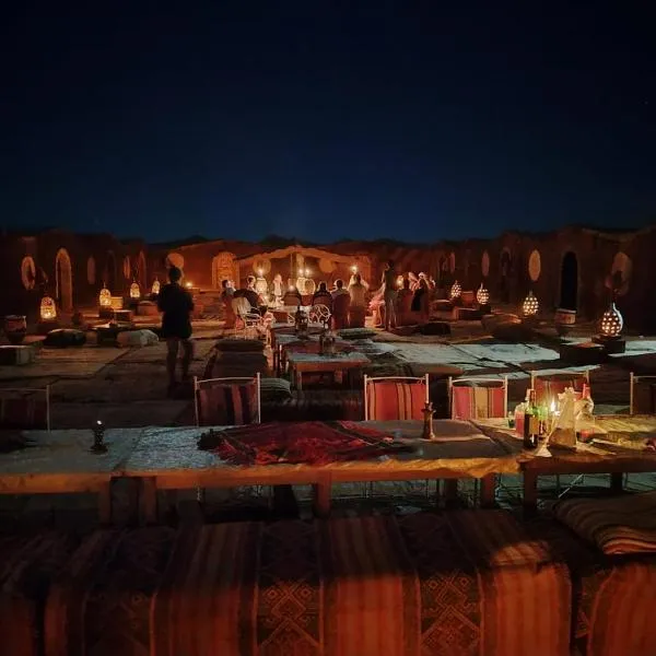 Luxury Desert Camp Erg Chegaga, hôtel à El Gouera