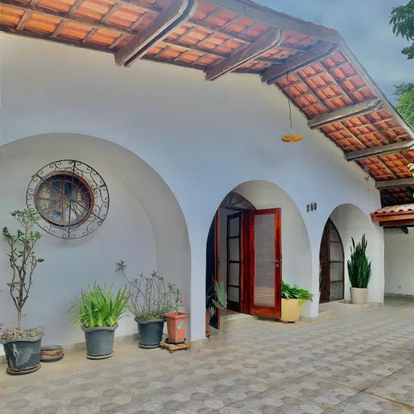 Casa Sol Ubatuba - Suítes por Temporada, khách sạn ở Ubatuba