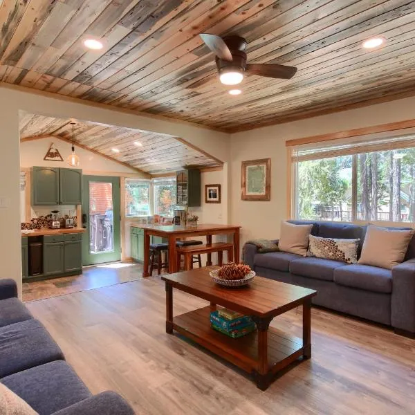 Beetlebark Bungalow- Inside Yosemite w/ hot tub EV charging cable, hotel v destinaci North Wawona