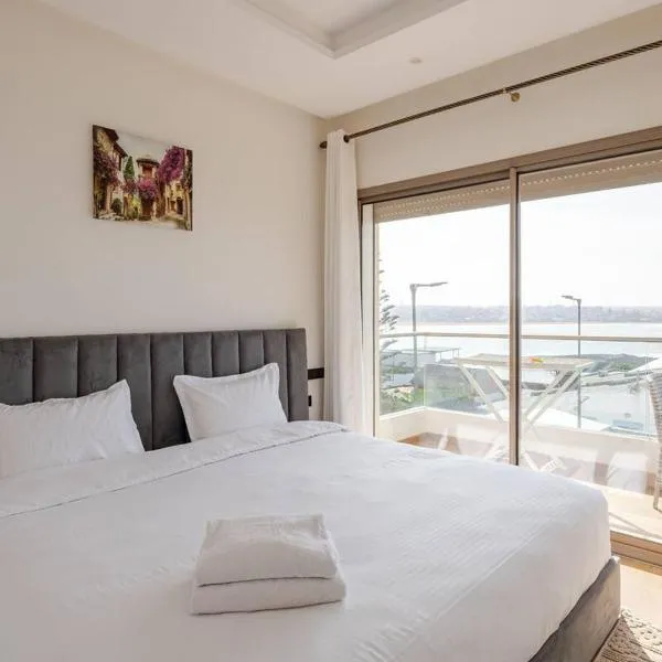 Luxurious Apt - Sea View, hotel a Pont Blondin
