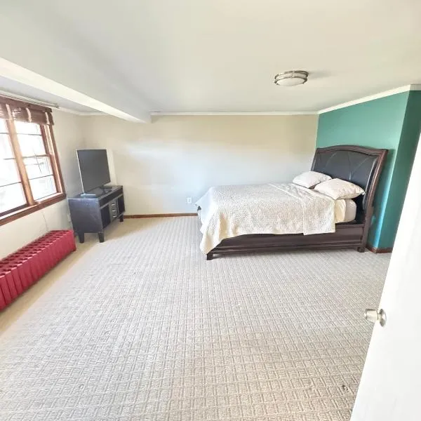 Panoramic Lakeview Suite Ultimate Comfort and Serenity, ξενοδοχείο σε Watchung