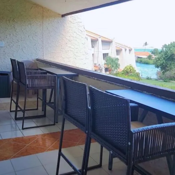 Sea Turtle Condo with Loaded Amenities, hotel a Christiansted