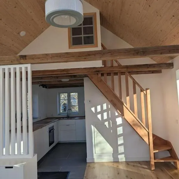 Kleines modernes Haus in Borghamn, hotel v destinaci Borghamn