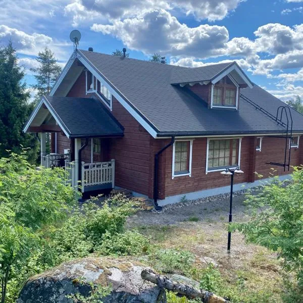 Hirsihuvila Kolilla, Villa Lumme, hotel in Hattusaari