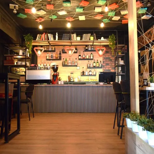 Mickitos Urban Hostel, hotel in Skopje
