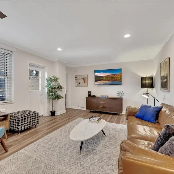 Modern Twist In A Historic Building, Sleeps 6, Hotel in Atlanta