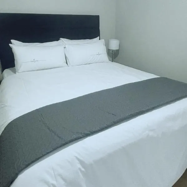 Stay-Tiah Grey Room, hotel in Durban