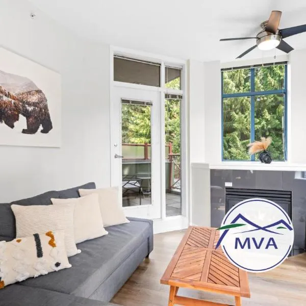 Alpenglow Lodge West Coast Wonder by MVA, hotel em Whistler