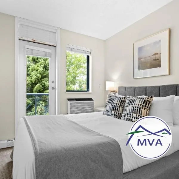 Alpenglow Lodge Two Bedroom Apartment by MVA, hotel em Whistler