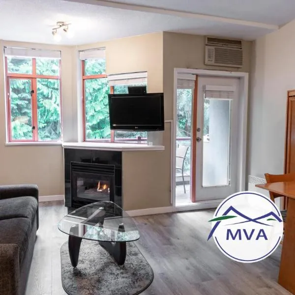 Alpenglow Lodge Studio with Pool Views by MVA, viešbutis mieste Vistleris