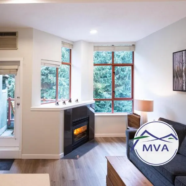 Alpenglow Lodge Snooze Studio with Den by MVA, hotell i Whistler