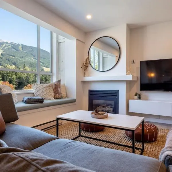 Location with Views - 2BDR Penthouse Whistler Village, hotel in Whistler