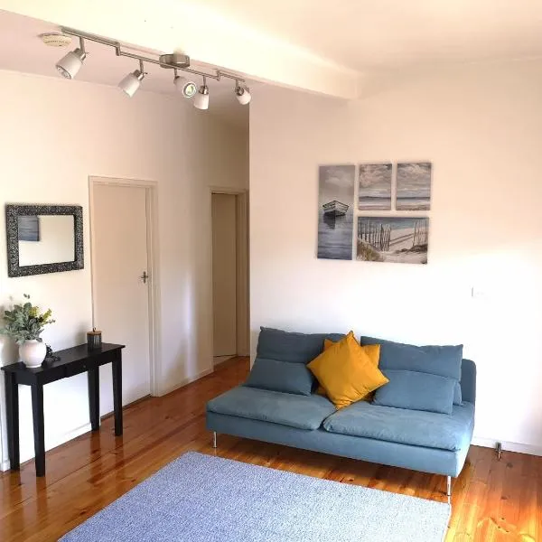 Rye Holiday Getaway BYO Linen and Towels 750m walk to Beach, hotel in Rye