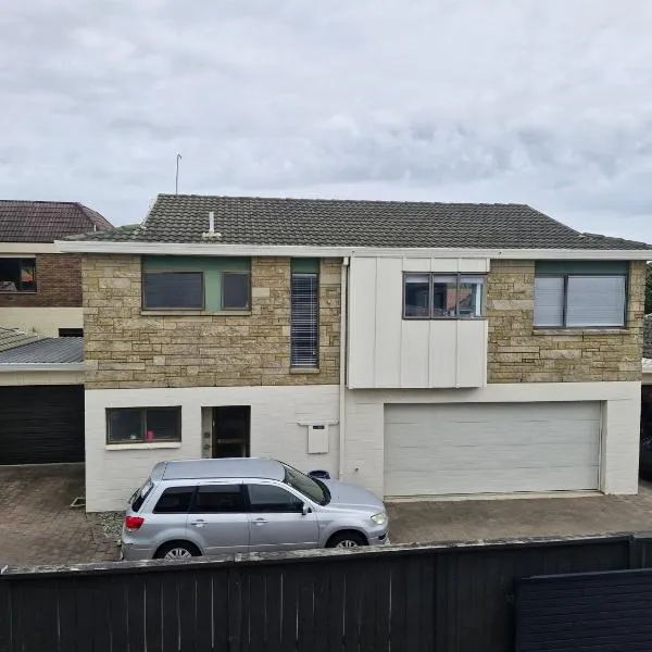 Tweed holiday home, hotel in Mount Maunganui