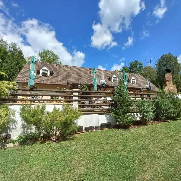 Penzion Hájovna U Dubu, hotell i Karlštejn