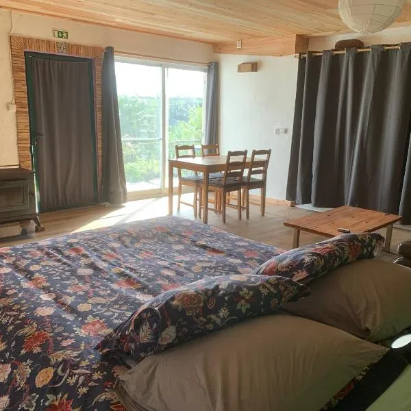 House with Forest View, hotel in Lajes das Flores