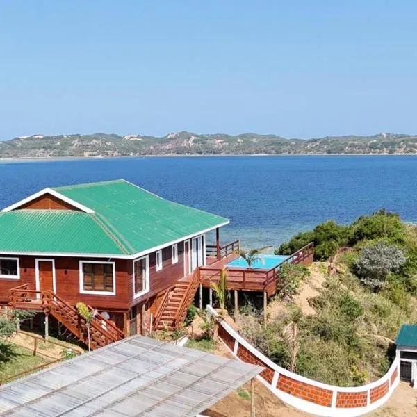 KoKo Beach - Wooden Green House, hotel in Vila Praia Do Bilene