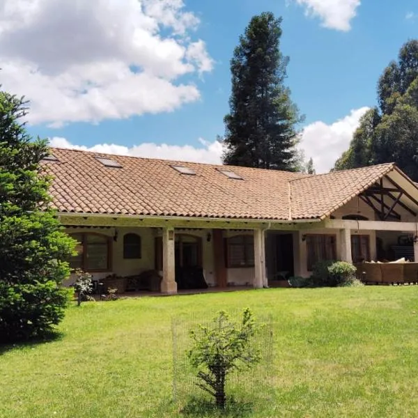 La Dame-Jeanne Alojamiento Boutique, hotel in Calera de Tango