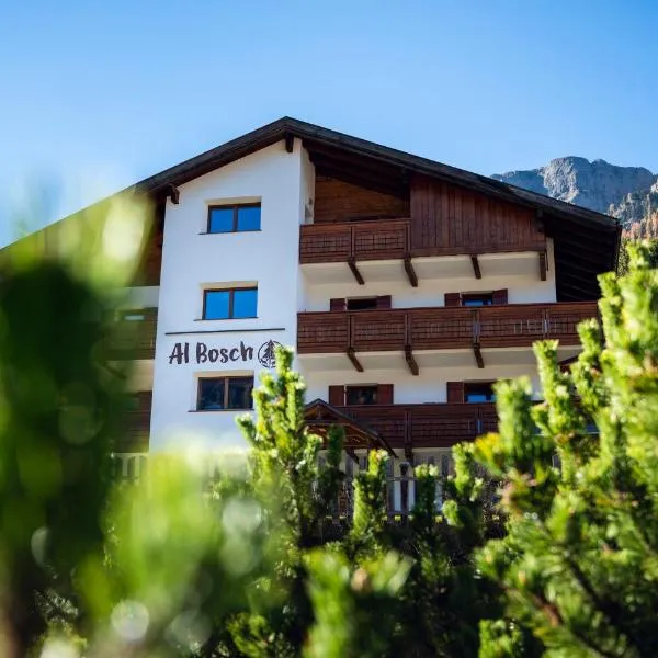 Cèsa Al Bosch, Hotel in Alba di Canazei