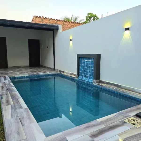 Hermosa Casa Vacacional con piscina privada cerca del Aeropuerto, hotel en Vila El Carmen