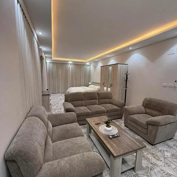 شقه مفروشه قريبه من المطار, hotel a Tabuk