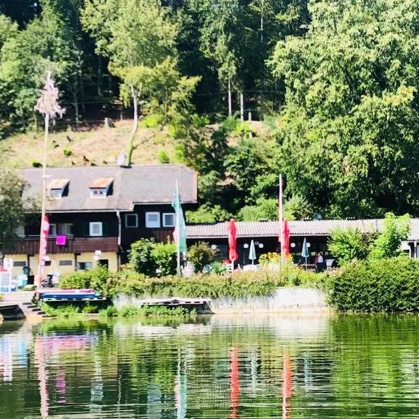 Naturfreundehaus Wallersee, hotel v destinaci Helming