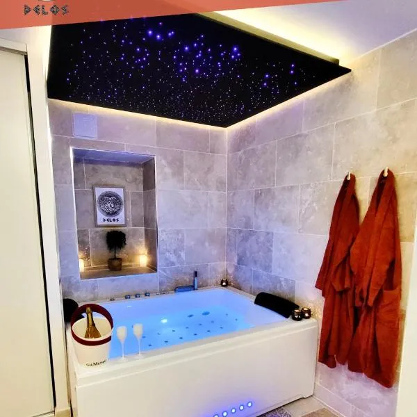 - LA SUITE DELOS - JACUZZI 2 PLACES - CENTRE VILLE A PIED - LIT QUEEN SIZE - PARKING PRIVÉE - WIFI - City Center within walking distance -, hotel v destinaci Quimper