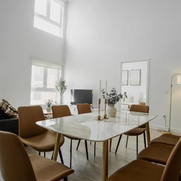 Chic Urban Retreat in Heart of LA, 2 Bedroom and 1 Loft，位于洛杉矶的酒店