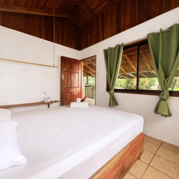 ICO Living Hostel, hotel in Santa Teresa Beach