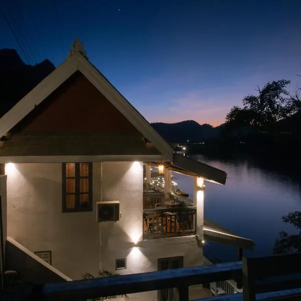Dokchampa River View Villa, hotel a Nongkhiaw