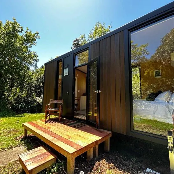 Kereru Creek by Tiny Away, hotel in Tataraimaka