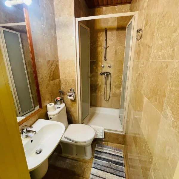 Downtown Apartments with shared kitchen, hôtel à Győr