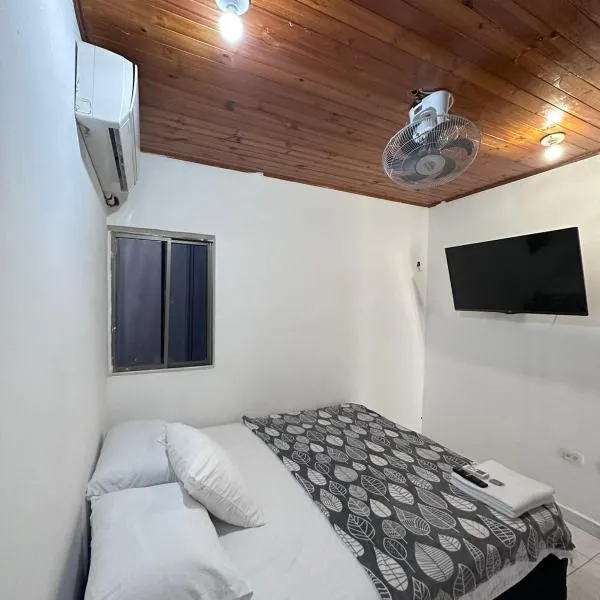 Casa con tres dormitorios y garaje, hotel v destinaci Montería