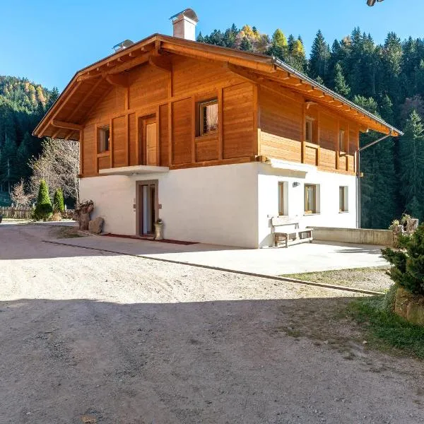 Innerjerberhof Sunnseit, ξενοδοχείο σε Lauregno