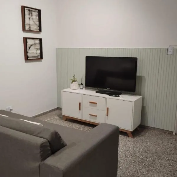 Departamento en el centro de General Pico, hôtel à General Pico