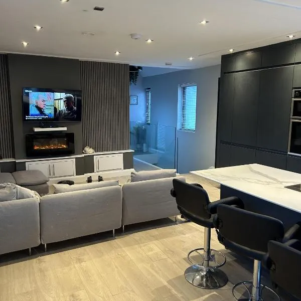 Croke Park 3-Beds Sleeps 6 2 min to Tram Stop, hotel in Dublin