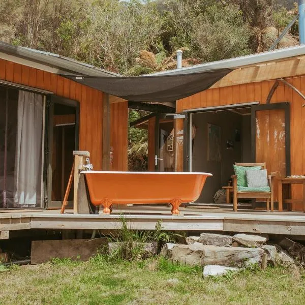 Golden Bay Glamping, hotel in Takaka