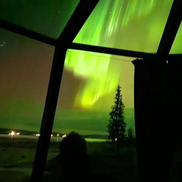 Aurora River Camp Glass igloos & cabins, hotel in Kiruna