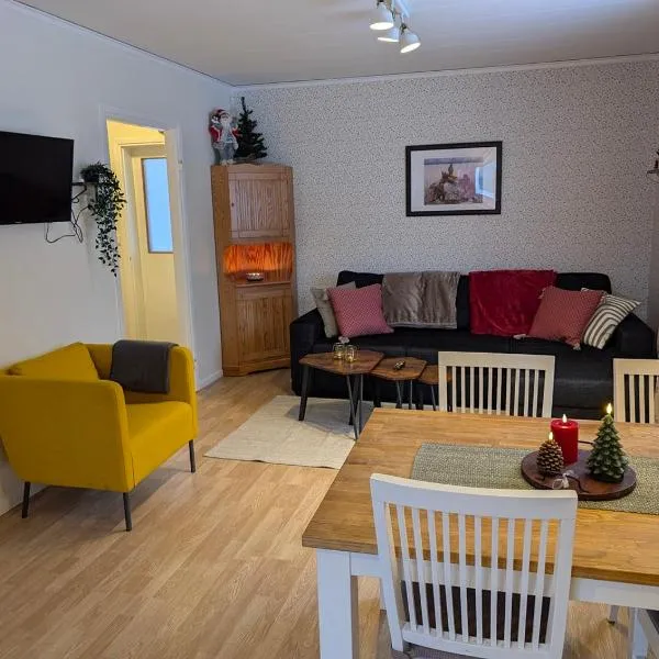 Hel stuga nära Vindelälven i Lappland, hotel en Blattnicksele