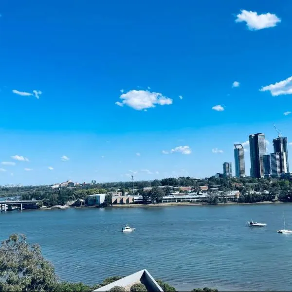 Astonishing waterview condo with Pool, Parking, hotel in Sydney