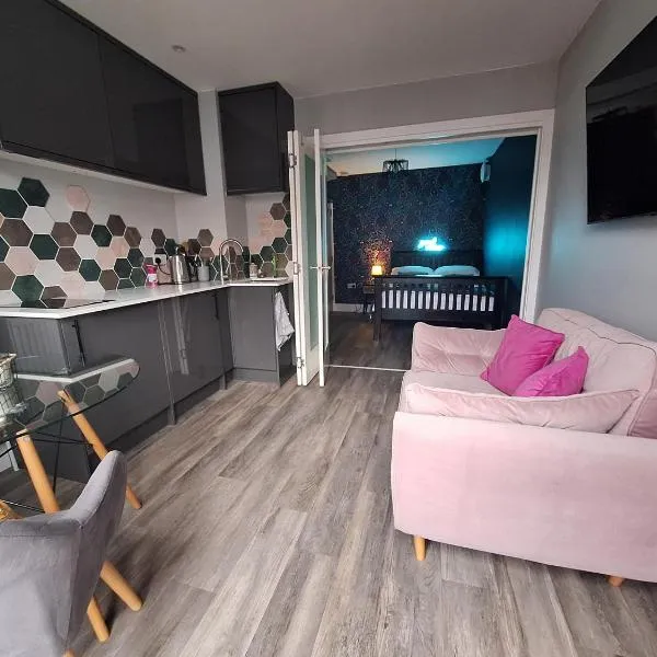 Boutique Annexe Close To Norwich City & Airport, hotel in Horsham Saint Faith