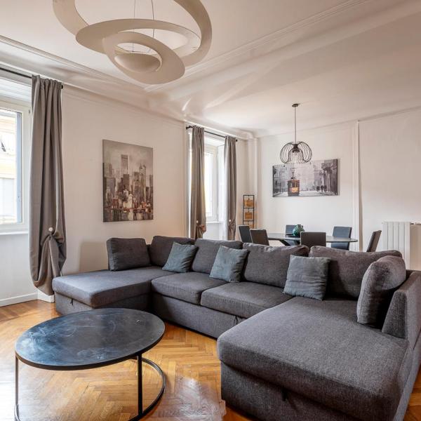 Exclusive 3 bedrooms apartment in Brera, Mediolan