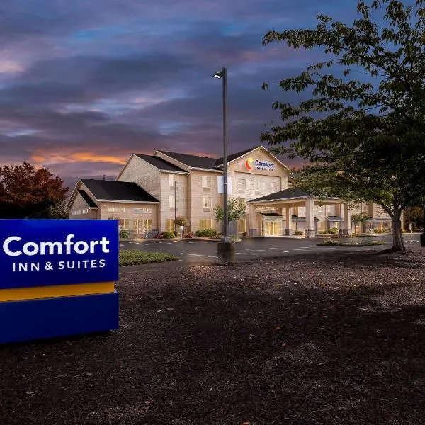 Comfort Inn & Suites Creswell, hotel in Creswell