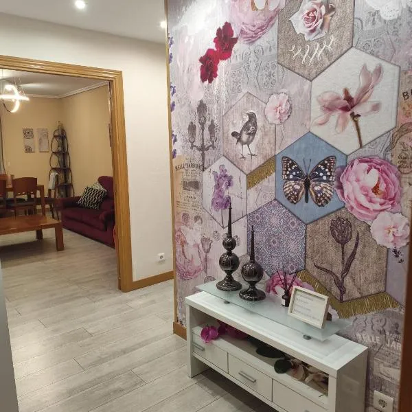 apartamento de tres dormitorios con garaje y todos los servicios cerca, hotel in Burgos