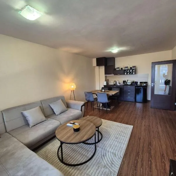 Apartment Melania in Complex Royal Towers, Hotel in Bansko